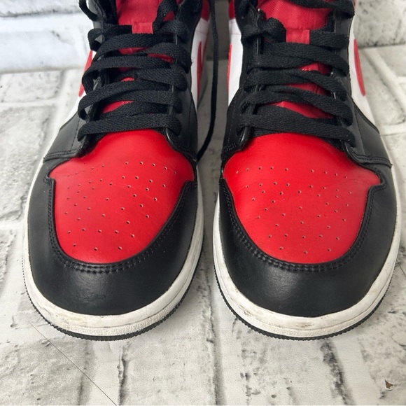 Air Jordan 1 Mid Bred Toe Nike 554724-079 Red White Black Size 13 Men's - Picture 10 of 12